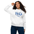 Sweat à capuche écologique H2O RESPIRO blanc en coton, porté par une femme avec un logo bleu sur la poitrine.