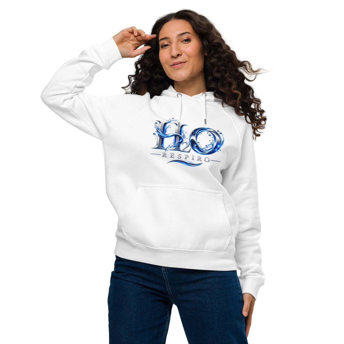 Sweat à capuche écologique H2O RESPIRO blanc en coton, porté par une femme avec un logo bleu sur la poitrine.